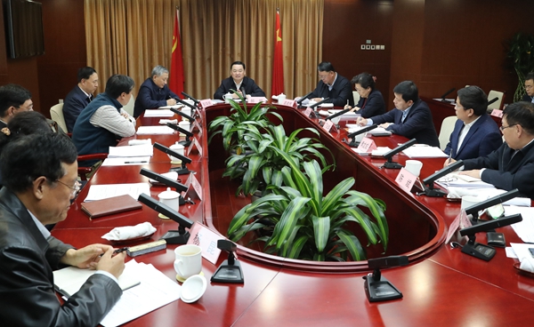 		郝鹏主持召开中央企业经济运行座谈会和宏观经济及重点行业专家座谈会强调推动央企稳增添高质量生长 施展在国民经济中的“稳固器”作用_国资关注_优德88集团有限公司	