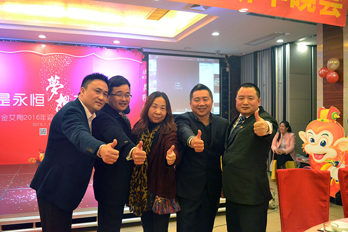 网信快3辅导和媒体人金大姐合影留想