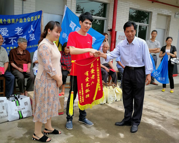  怀揣妄想的80后——网信快3瓷砖 龙川总代理吴金星