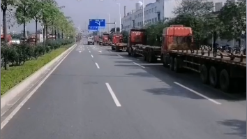 海运价值连跌23周，大量空箱堆积港口！集装箱物流司机提前回老家过年
