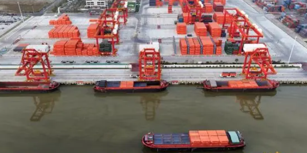 首批拉萨瓷砖、建材通过集装箱海运到达开封港