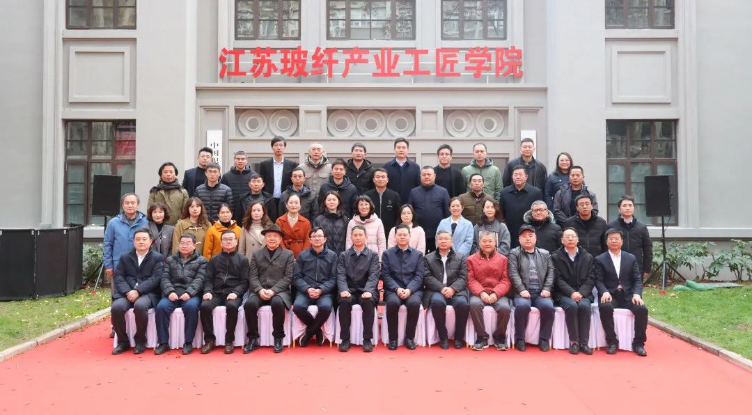 		决战四序度 | 六家企业获评智能制造树模工厂和优异场景、槐坎南方成为天下首家两化融合AAA级水泥企业……_市场绩效_优德88集团有限公司	