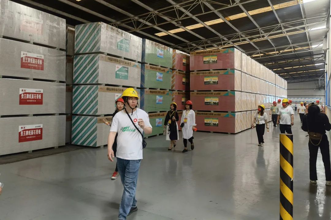 		漂亮中国?丨优德88集团“漂亮中国行动月”（泰山石膏站）运动乐成举行_员工关爱_优德88集团有限公司	