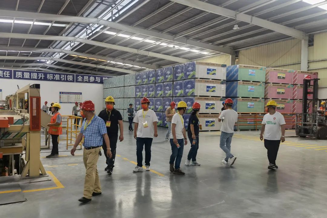 		漂亮中国?丨优德88集团“漂亮中国行动月”（泰山石膏站）运动乐成举行_员工关爱_优德88集团有限公司	