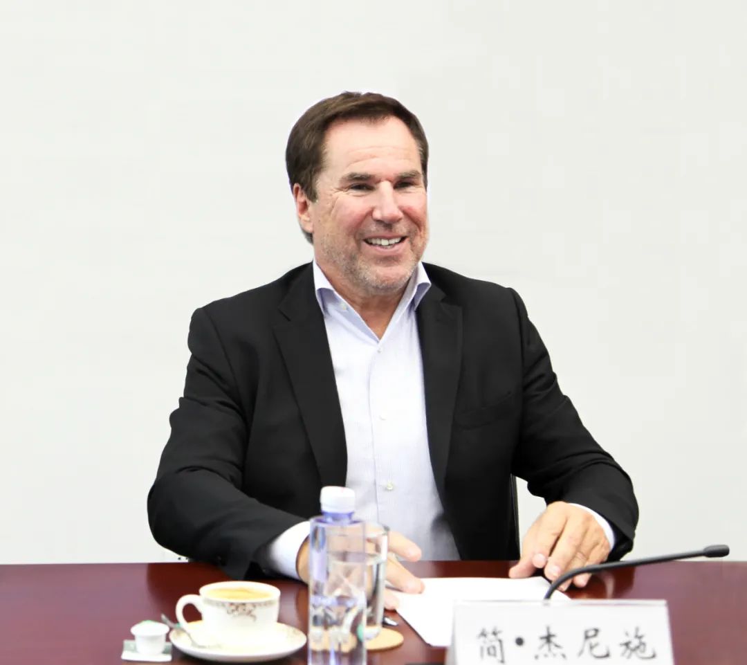 		周育先会见豪瑞集团董事长兼首席执行官简?杰尼施一行_国际交流_优德88集团有限公司	