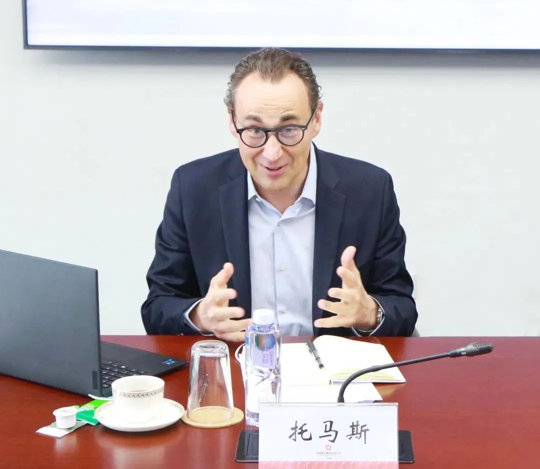 		李新华会见全球水泥与混凝土协会首席执行官托马斯_国际交流_优德88集团有限公司	