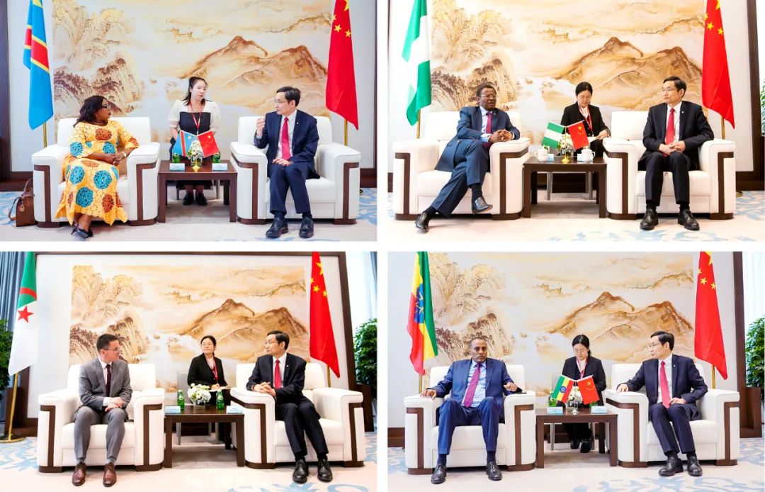 		周育先受邀加入第七届天下智能大会开幕式并出席中材国际首届水泥绿色智能生长峰会_国际交流_优德88集团有限公司	