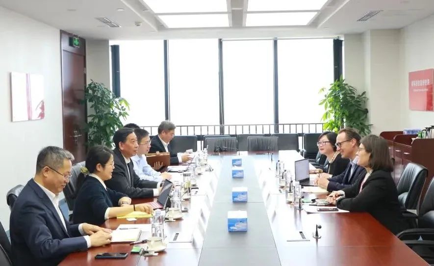 		李新华会见全球水泥与混凝土协会首席执行官托马斯_国际交流_优德88集团有限公司	