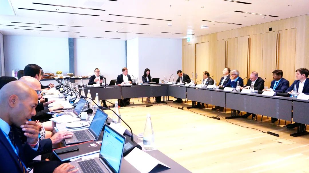 		李新华加入全球水泥与混凝土协会董事会及向导人聚会，，并造访意大利Colacem集团_国际交流_优德88集团有限公司	