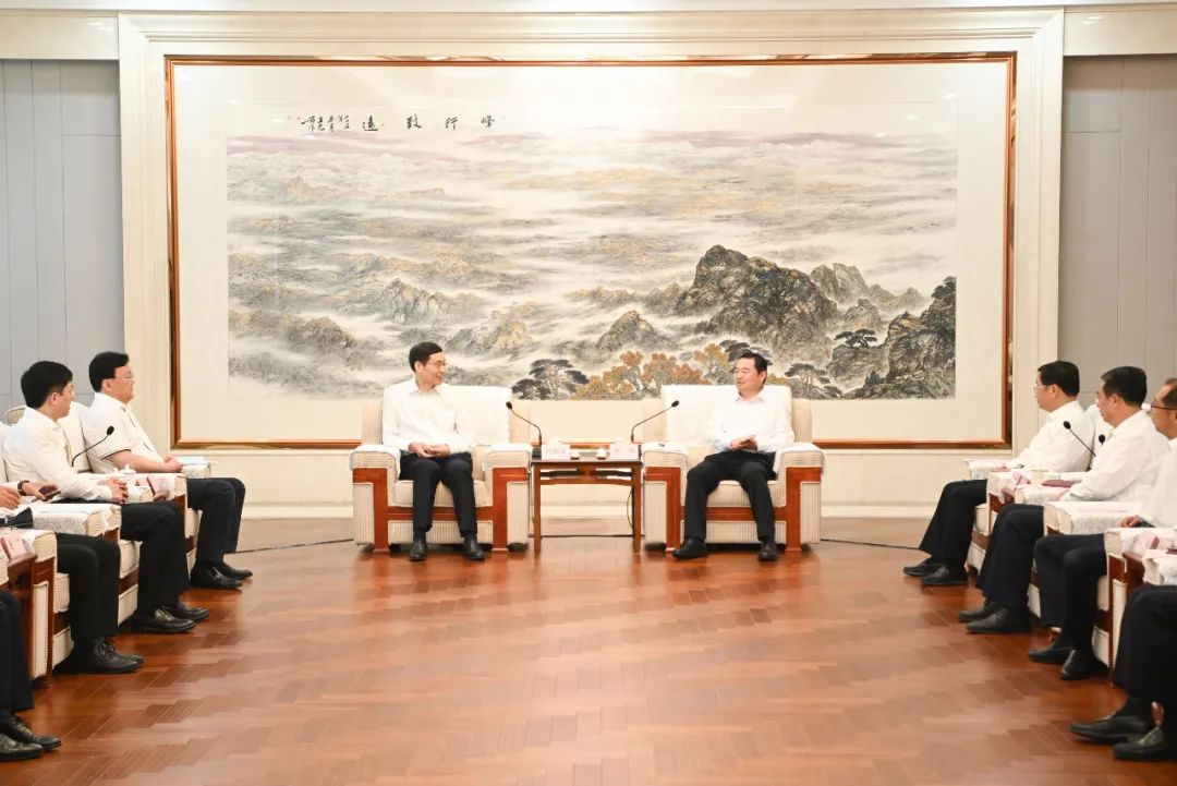 		 周育先受邀加入国资央企助力东北周全振兴座谈会并调研集团在沈企业_责任动态_优德88集团有限公司	