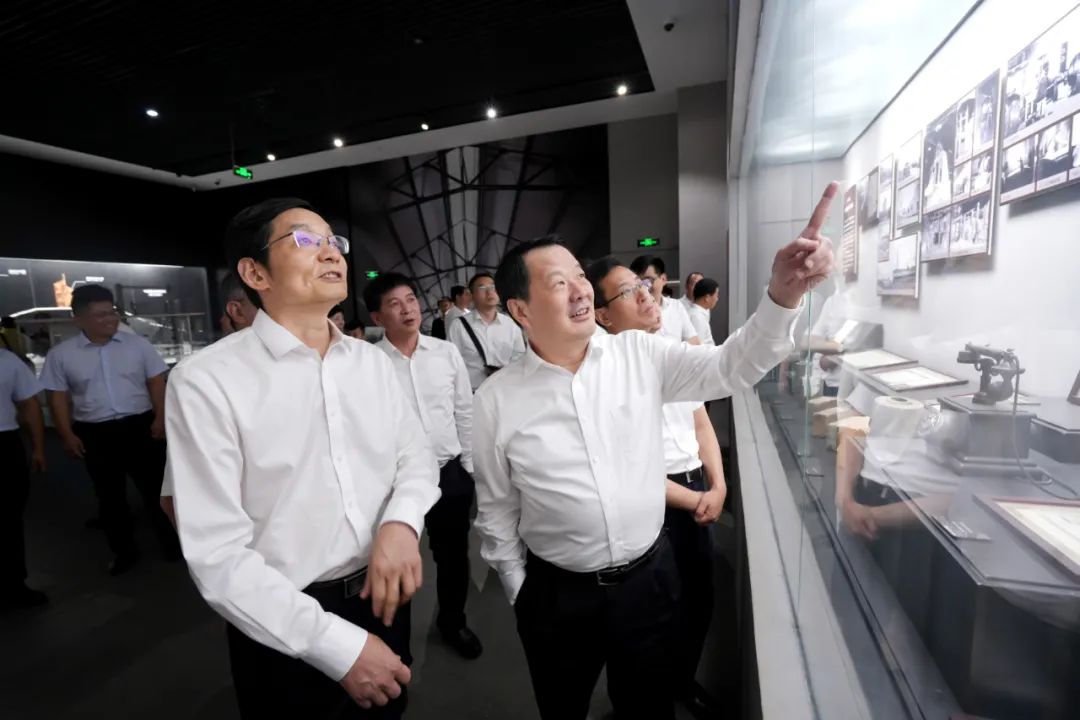 		周育先到秦皇岛调研集团在秦企业，，并出席玻璃项目投产暨开工仪式_国际交流_优德88集团有限公司	