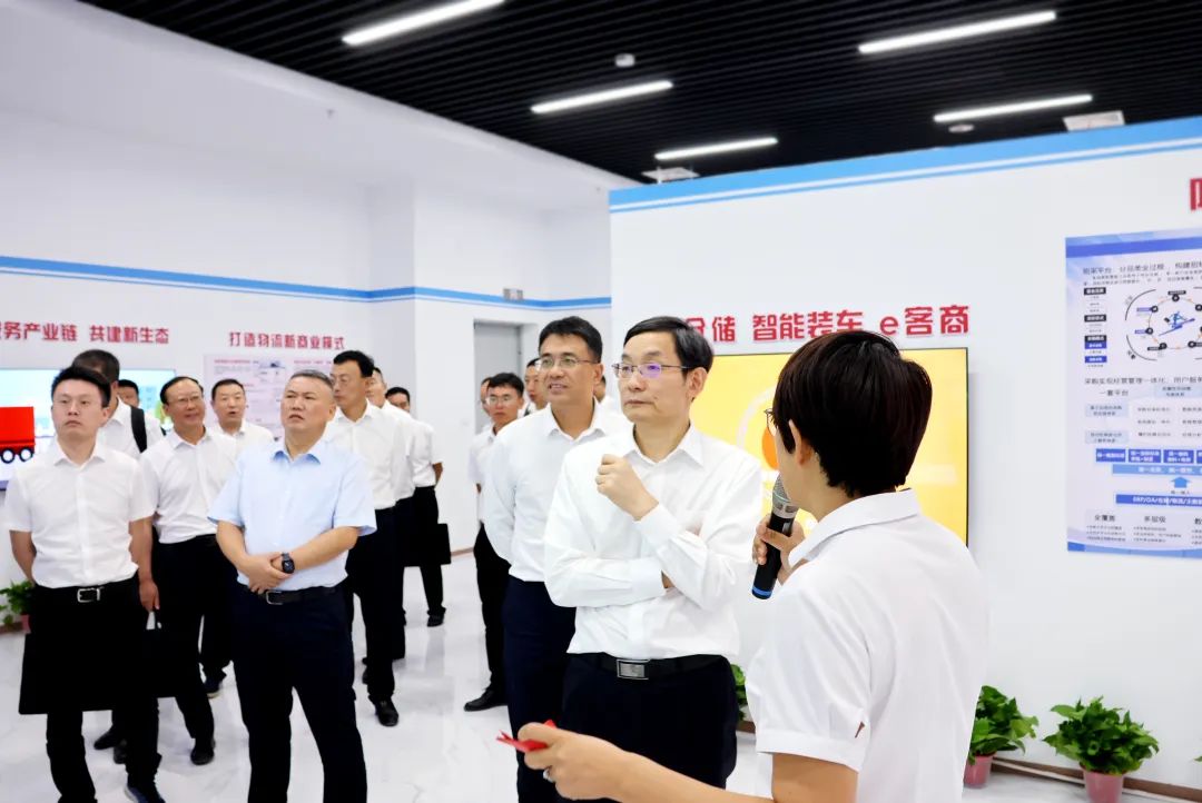 		周育先受邀出席2023中国算力大会第二届“西部数谷”算力工业大会并作主题演讲_国际交流_优德88集团有限公司	