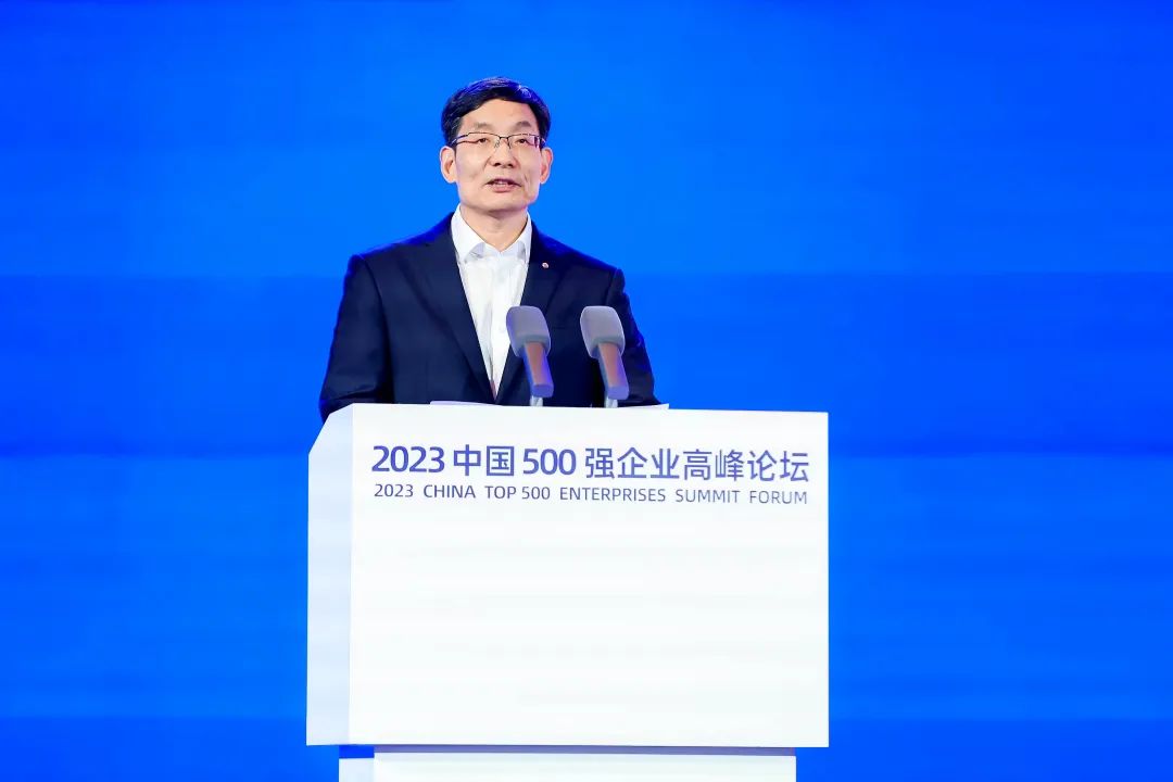 		周育先受邀出席安徽省与中央企业相助生长座谈会和中国500强企业岑岭论坛并作演讲_责任撒播_优德88集团有限公司	