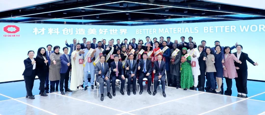 		李新华出席中材建设区域中心汇报会并会见2023年度优异外籍员工_员工关爱_优德88集团有限公司	