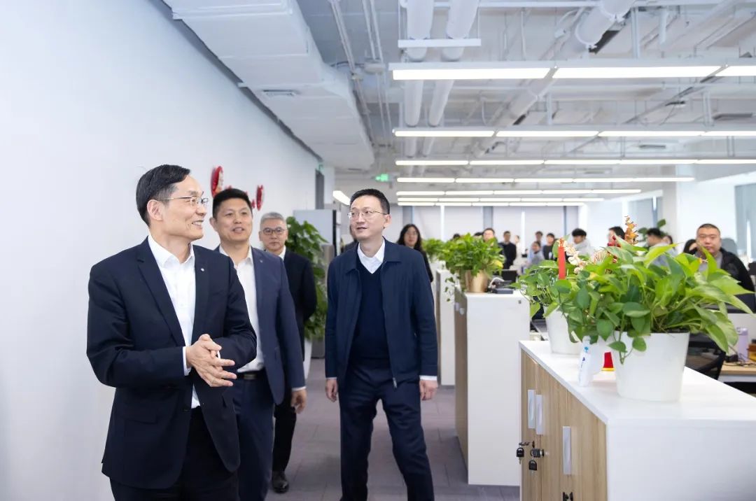 		周育先赴中建材信息调研慰问_员工关爱_优德88集团有限公司	