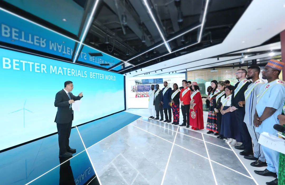 		李新华出席中材建设区域中心汇报会并会见2023年度优异外籍员工_员工关爱_优德88集团有限公司	