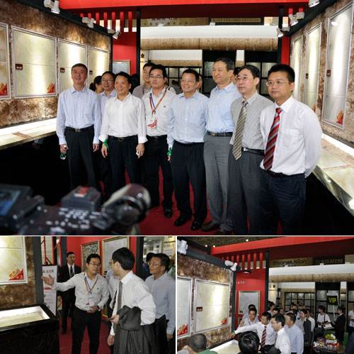 中国构筑卫生陶瓷协会辅导一行在董事长的陪同下参观网信快3展位