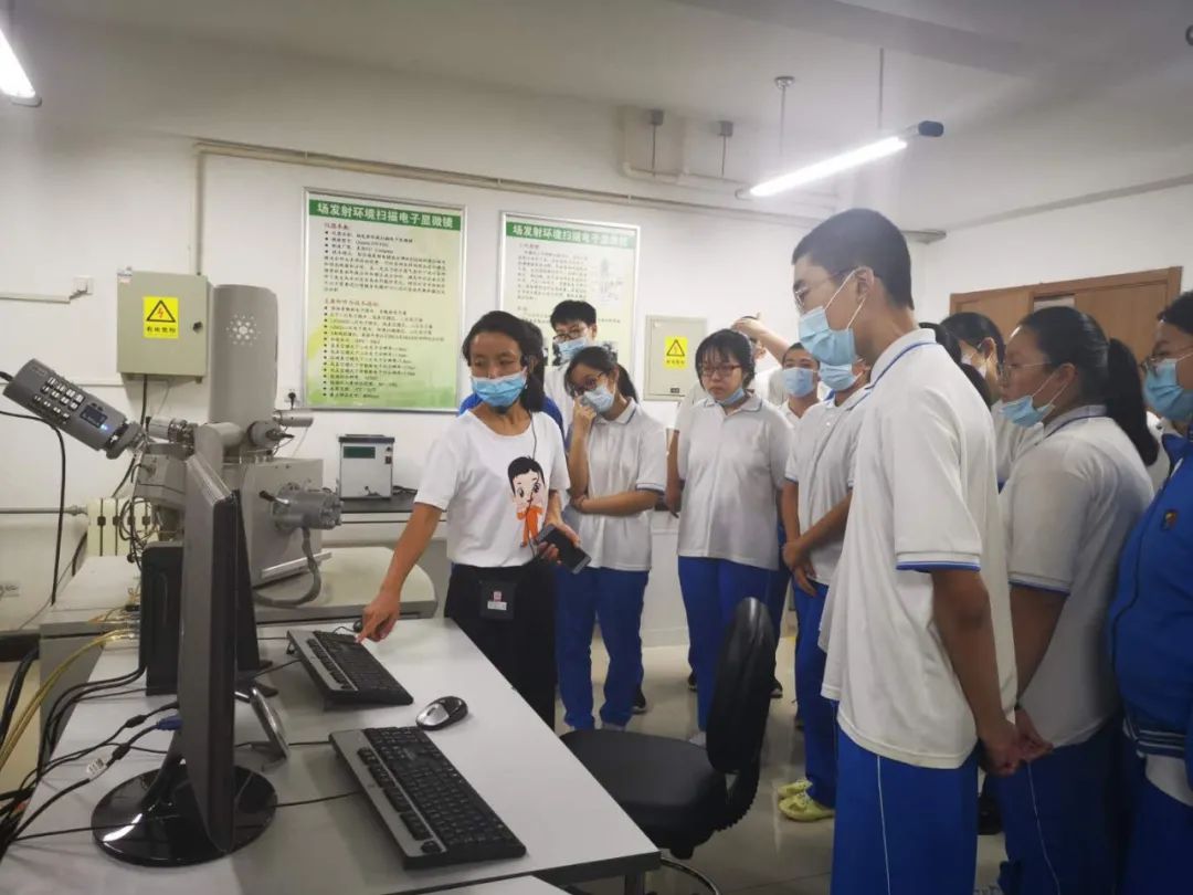 优德88集团有限公司-要闻-开放运动吸引中学学生实践，，，，，走进无机非金属的漂亮天下