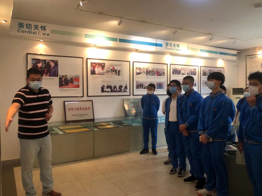 优德88集团有限公司-要闻-开放运动吸引中学学生实践，，，，，走进无机非金属的漂亮天下