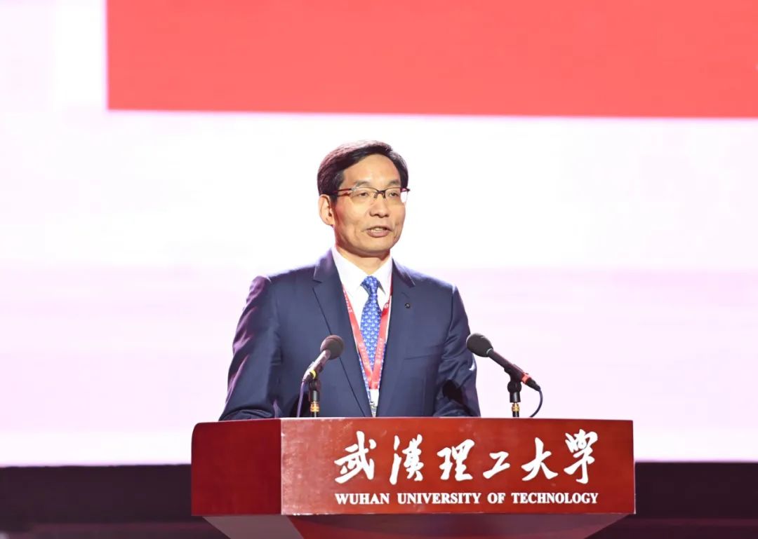 		周育先应邀出席后疫情时代武汉理工大学战略相助大会并揭晓主旨演讲_优德88要闻_优德88集团有限公司	