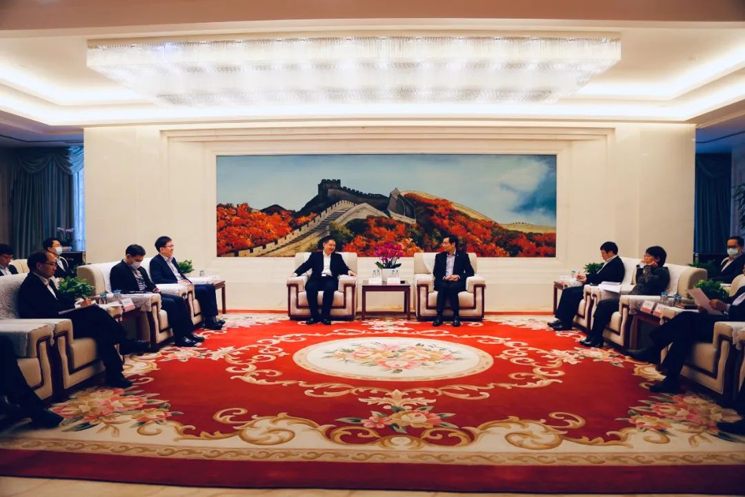 		周育先会见华电集团董事长温枢刚_优德88要闻_优德88集团有限公司	