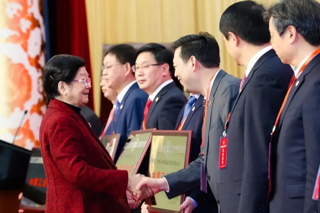 		重磅！优德88集团再获“中国工业大奖”_市场绩效_优德88集团有限公司	