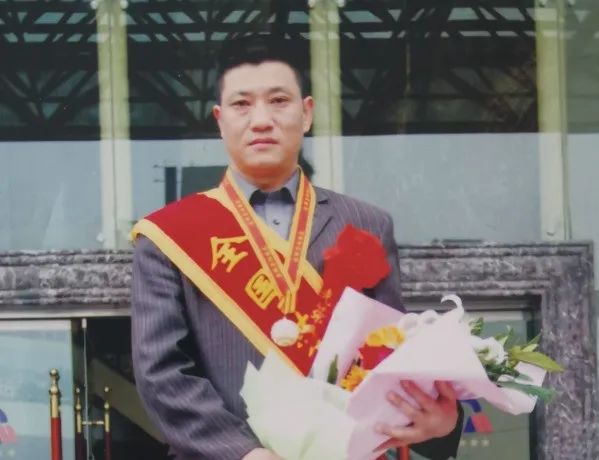 		最美建材人 | 四川旺苍水泥唐蓝忠：“莫得事”，，，，，有事就找我_人物_优德88集团有限公司	
