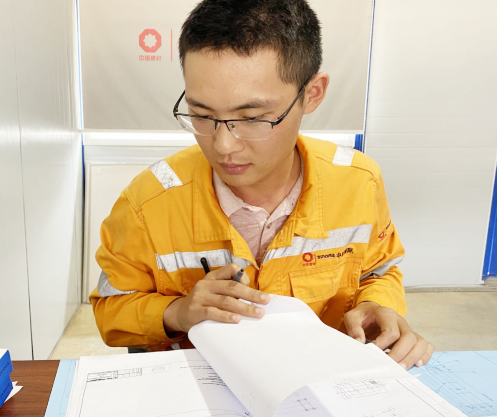 		最美建材人 | 邯郸中材李良辉：如“螺丝钉”一样平常坚守在岗_人物_优德88集团有限公司	