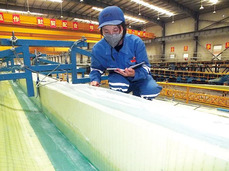 		第七届天下建材行业十大女杰 ③ | 刘锦帆：叶片飞旋 锦帆远航_媒体报道_优德88集团有限公司	