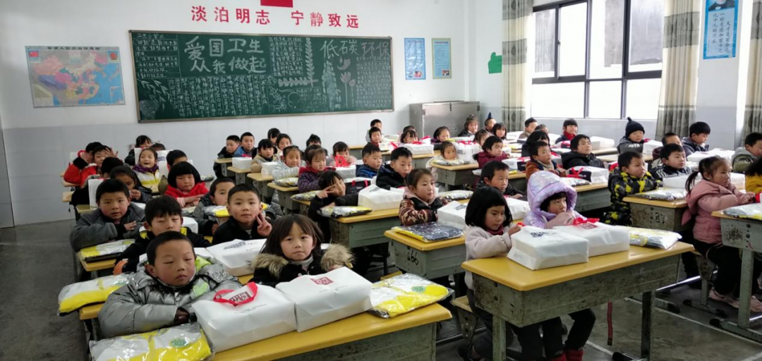		冬日暖阳，，，，，，我们为云南昭通孩子们送去温暖_责任与文化_优德88集团有限公司	