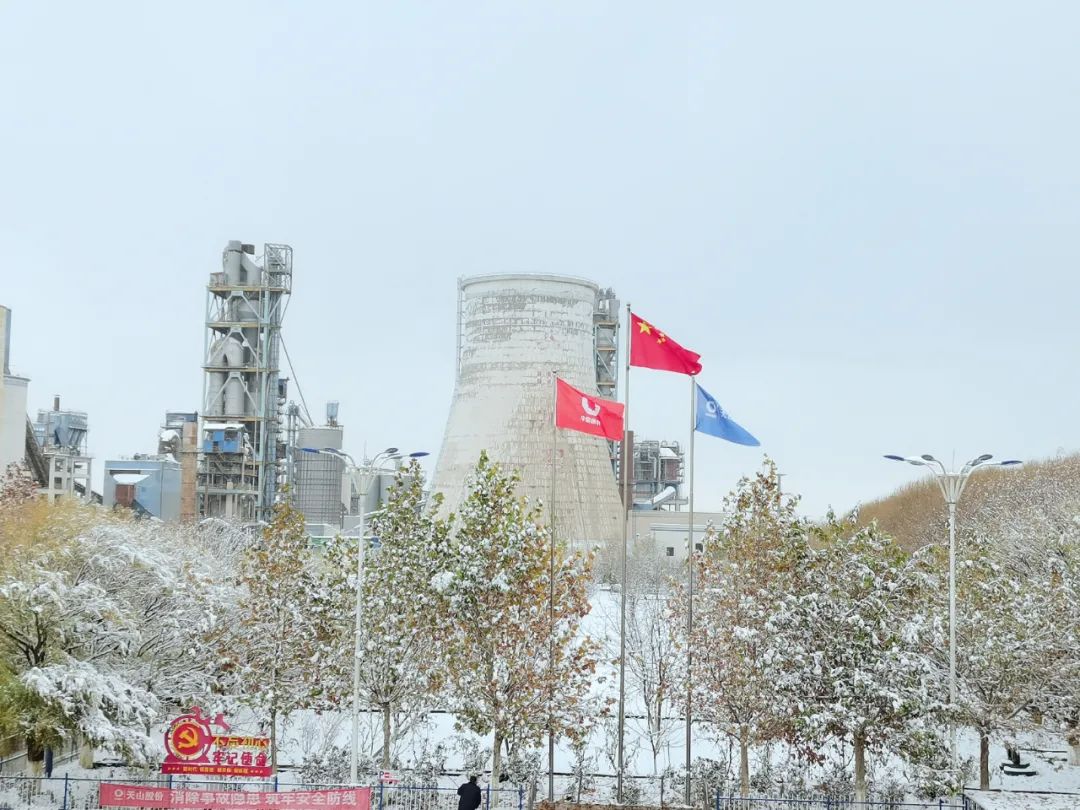 		雪花飘飘，，，，，，一起来浏览建材小同伴镜头下的漂亮雪景吧！_图片_优德88集团有限公司	