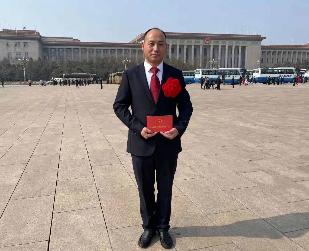 		天下脱贫攻坚总结表扬大会在京召开 | 优德88集团扶贫干部获得先进小我私家声誉称呼_优德88要闻_优德88集团有限公司	