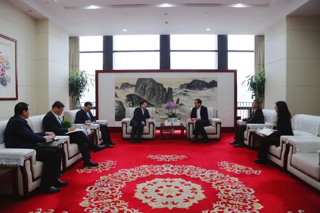 		周育先与枣庄市委书记、市人大常委会向导陈平举行谈判_优德88要闻_优德88集团有限公司	