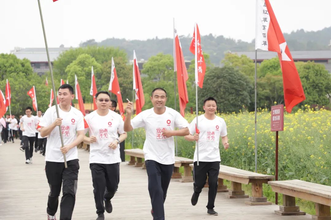 		健跑百年路 斗争新征程 | 回首前11站，，，，，，第12站在福建龙岩古田聚会遗址乐成举行_企业动态_优德88集团有限公司	