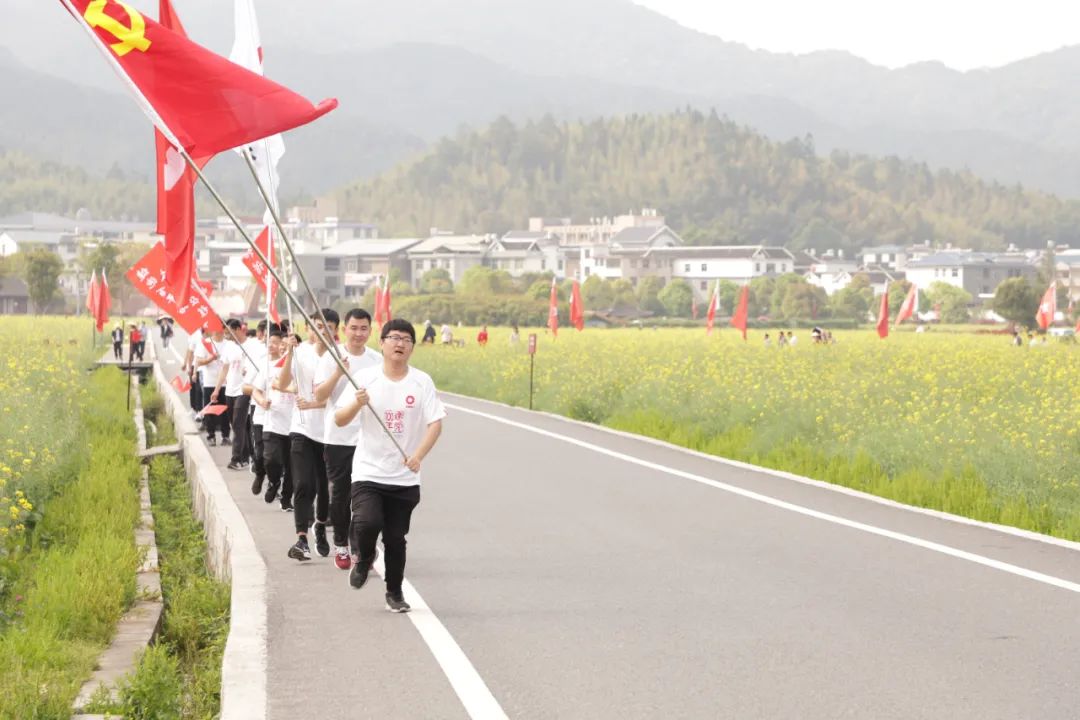 		健跑百年路 斗争新征程 | 回首前11站，，，，，，第12站在福建龙岩古田聚会遗址乐成举行_企业动态_优德88集团有限公司	