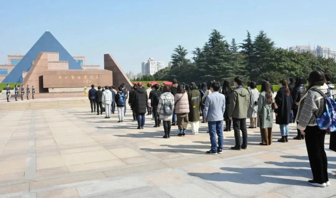 		优德88工程集团开展“祭祀英烈 重温党史”主题运动_学习动态_优德88集团有限公司	
