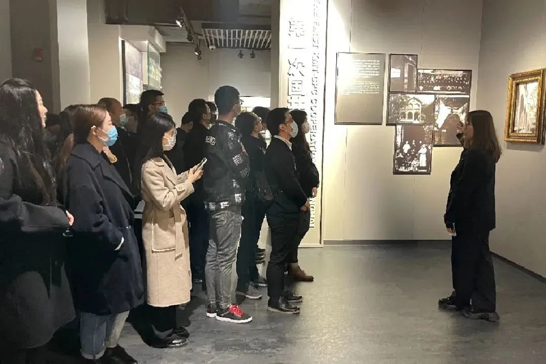 		优德88工程集团开展“祭祀英烈 重温党史”主题运动_学习动态_优德88集团有限公司	