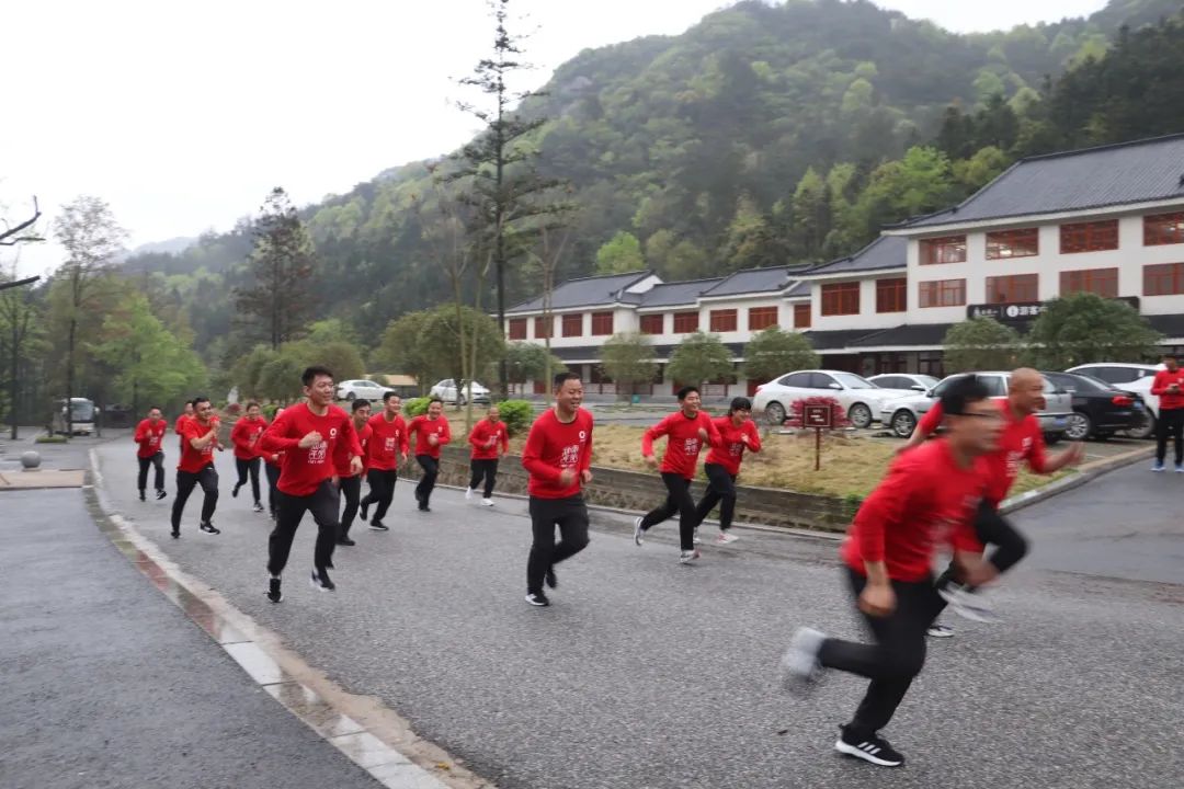 		第14站 | 优德88集团“健跑百年路 斗争新征程”（大别山革命纪念地站）在河南乐成举行_企业动态_优德88集团有限公司	