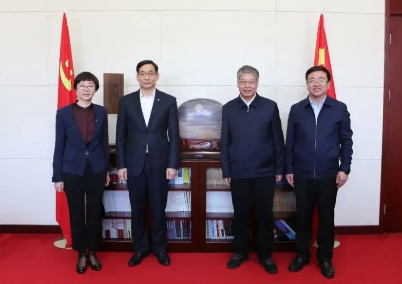 宁夏回族自治区向优德88集团赠予脱贫攻坚纪念品仪式在京举行_幻灯片_优德88集团有限公司