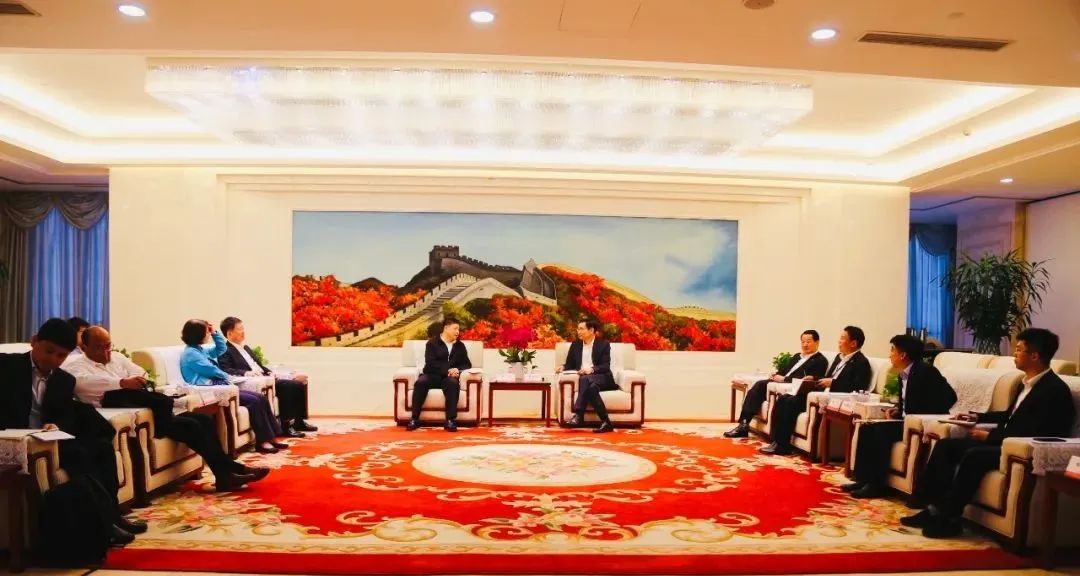 		周育先与安徽省副省长章曦举行谈判_优德88要闻_优德88集团有限公司	
