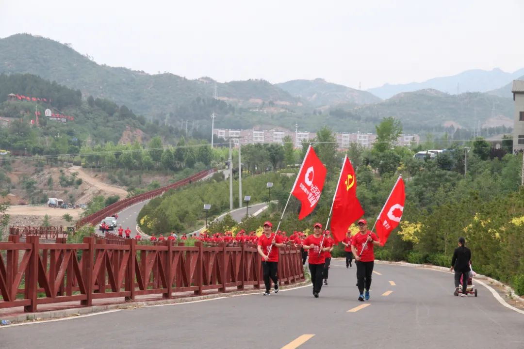 		党旗百年红，，，，让我们追随媒体脚步“随机”走访企业 | 附视频_责任与文化_优德88集团有限公司	