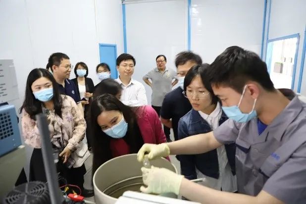 		党旗百年红，，，，让我们追随媒体脚步“随机”走访企业 | 附视频_责任与文化_优德88集团有限公司	