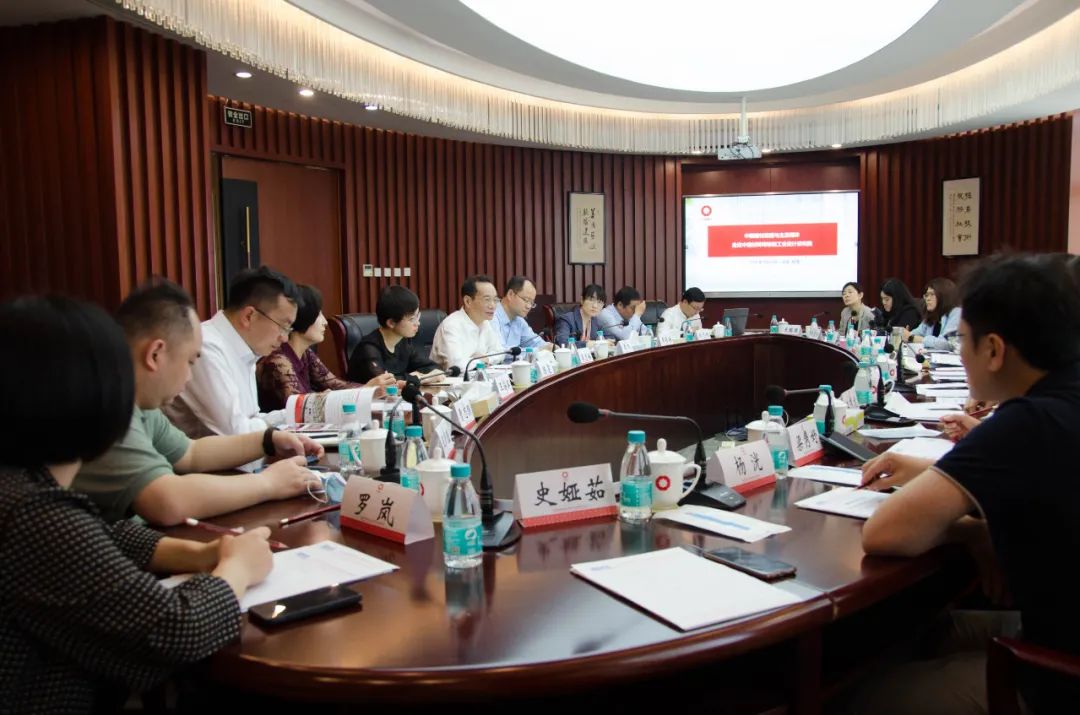 		党旗百年红，，，，让我们追随媒体脚步“随机”走访企业 | 附视频_责任与文化_优德88集团有限公司	