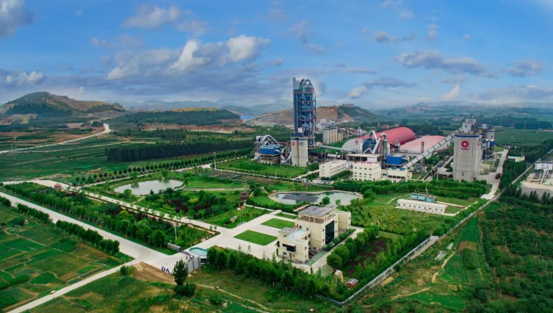 		《经济日报》“走进中建材” ，，，，，，报道建材业加速智能化转型 | 泰安站_责任动态_优德88集团有限公司	