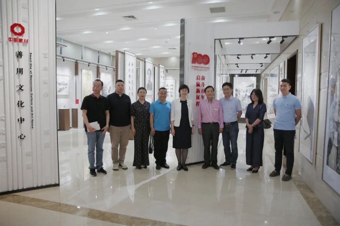 		誊写红色初心，，，，，描绘质料天下，，，，，善用文化中心建党百年作品展揭幕暨红色基因宣讲运动_优德88要闻_优德88集团有限公司	