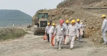 		落实清静责任、推动清静生长，，?中材矿山深入推进2021年“清静生产月”运动_员工关爱_优德88集团有限公司	