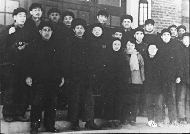 		建党百年信物微纪录：耀华玻璃“一幅油画+两张照片”的故事_历史长廊_优德88集团有限公司	
