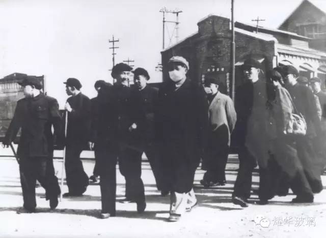 		建党百年信物微纪录：耀华玻璃“一幅油画+两张照片”的故事_历史长廊_优德88集团有限公司	
