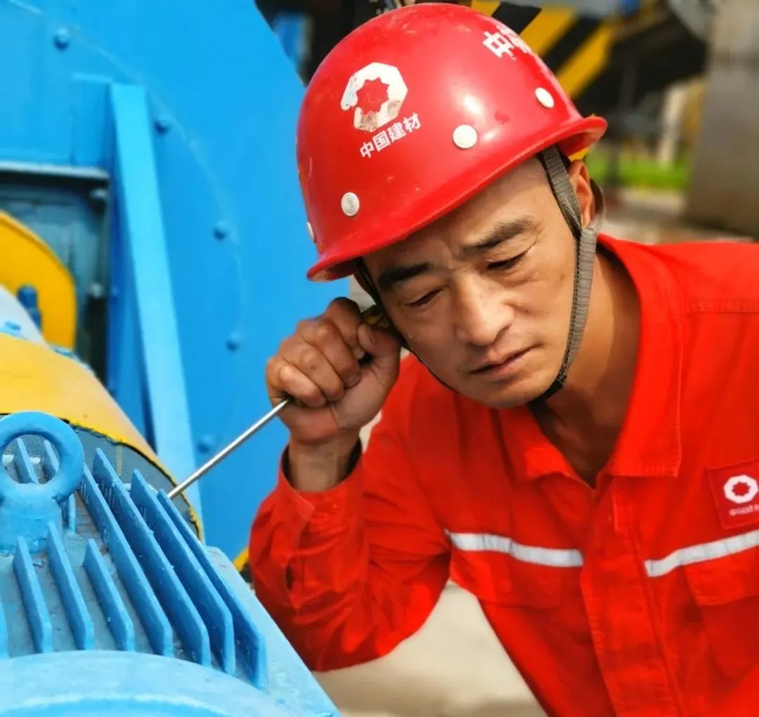 		烈日下的建材人，，，无惧“烤”验！_人物_优德88集团有限公司	