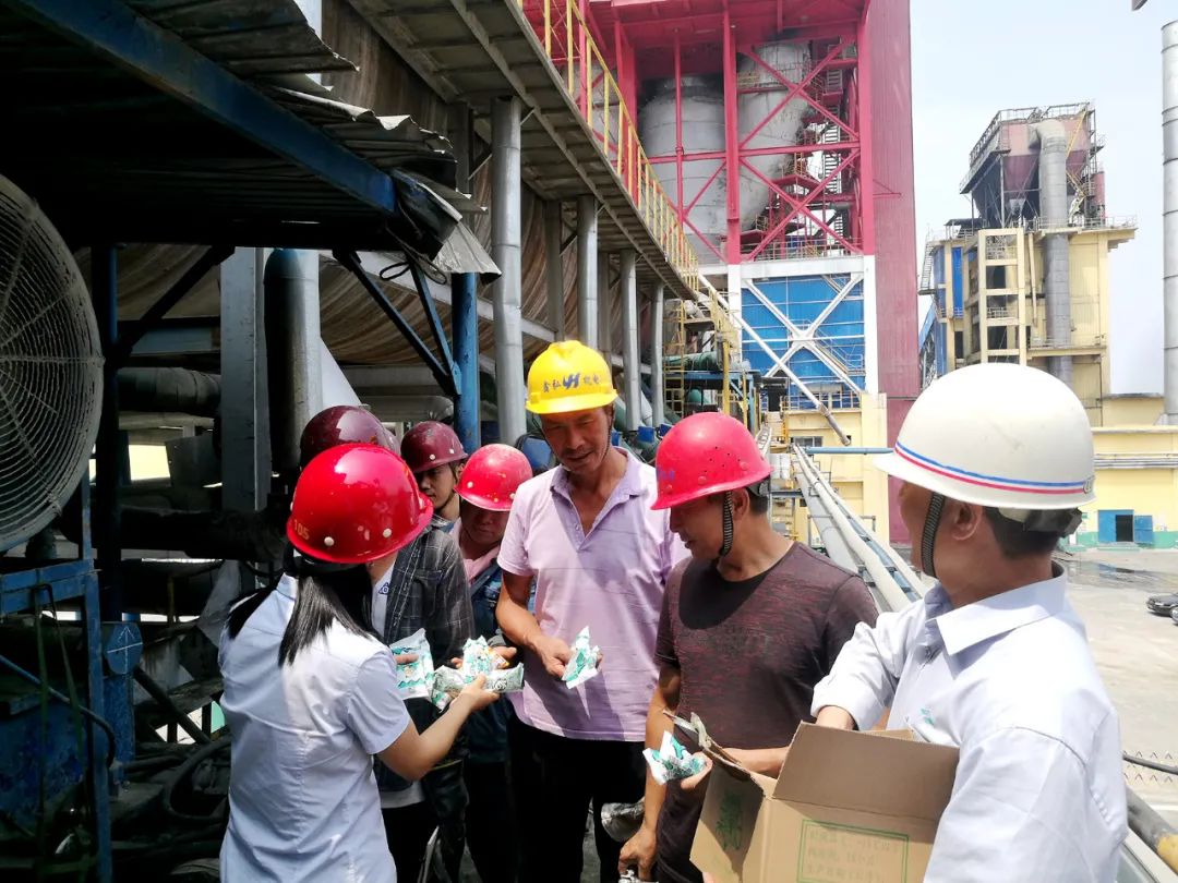 		烈日下的建材人，，，无惧“烤”验！_人物_优德88集团有限公司	